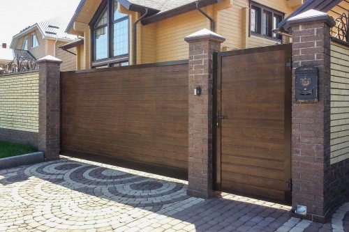 Откатные ворота Prestige 4000×2085 с калиткой серии Prestige 1400х2085