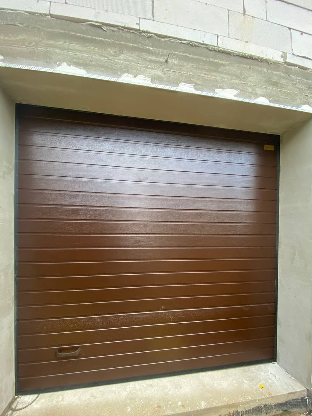 Гаражные секционные ворота серии Alutech Prestige 1750x1750